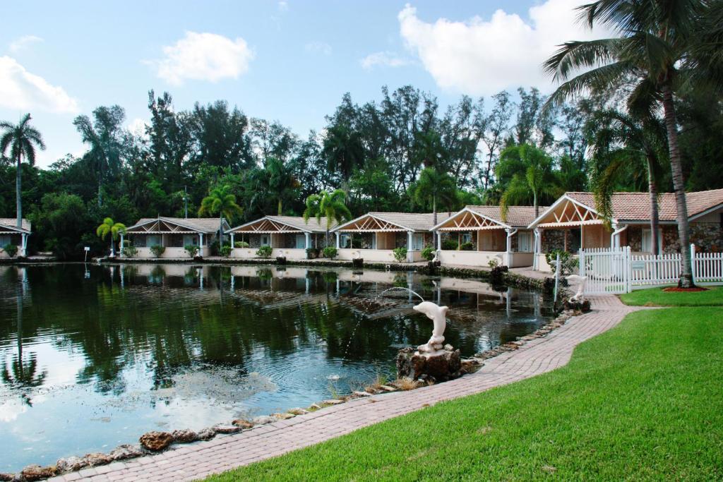 Hotel Rock Lake Not Open Due To Hurricane Damages Fort Myers Exterior foto